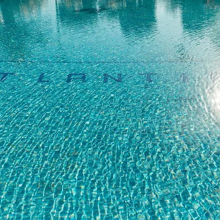 阿特兰提德露营酒店 假日公园 3*