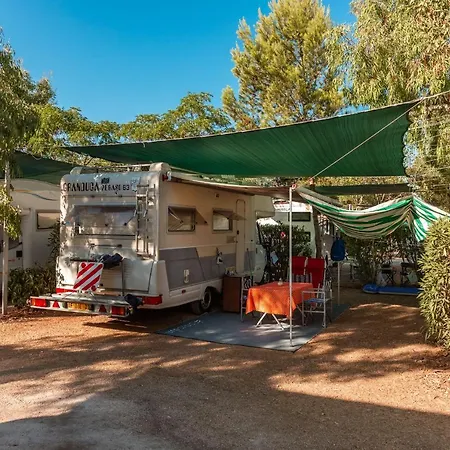 阿特兰提德露营酒店 3*