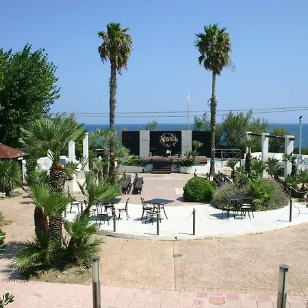 阿特兰提德露营酒店 3*